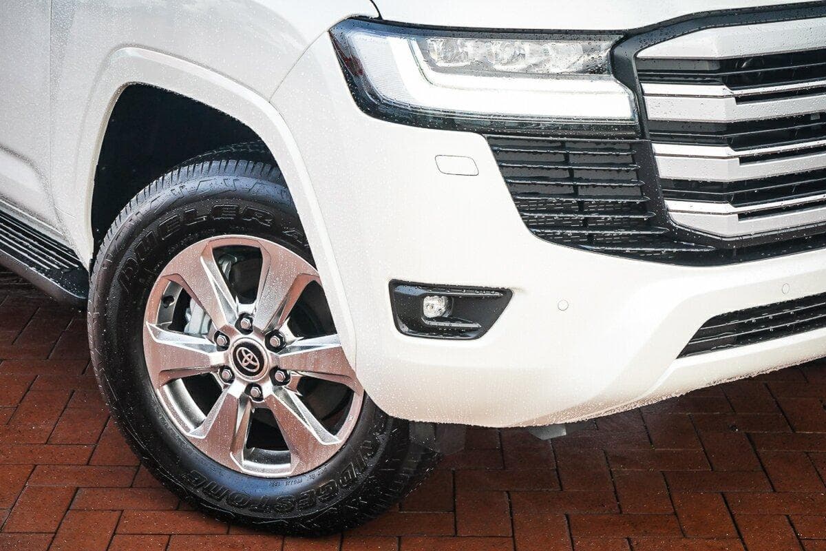 2026 Toyota Landcruiser VX in White