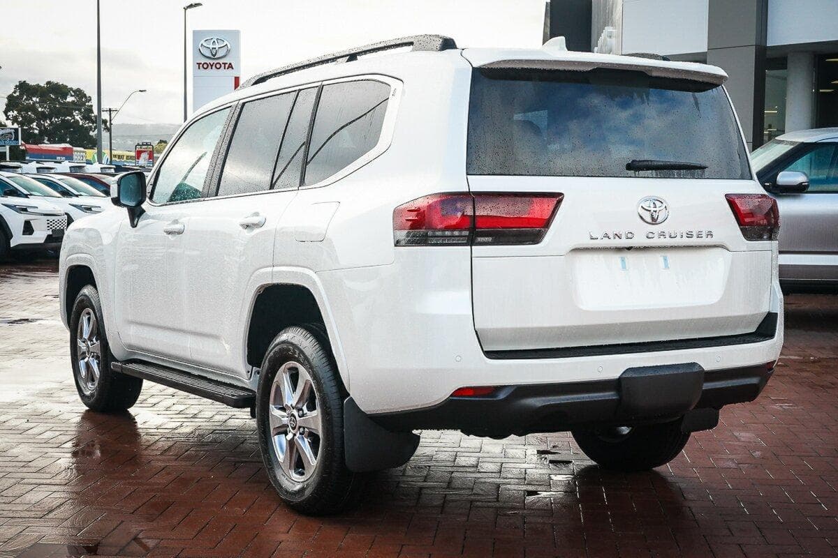 2026 Toyota Landcruiser VX in White