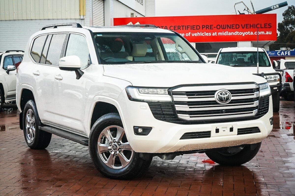 2026 Toyota Landcruiser VX in White
