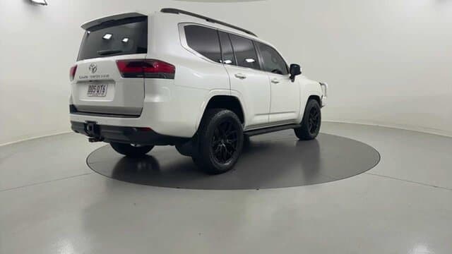 2022 Toyota Landcruiser VX in White
