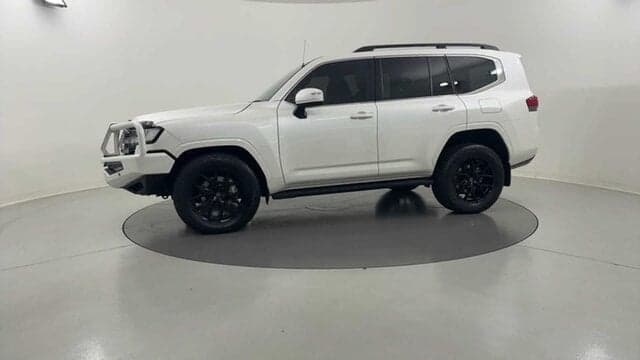 2022 Toyota Landcruiser VX in White