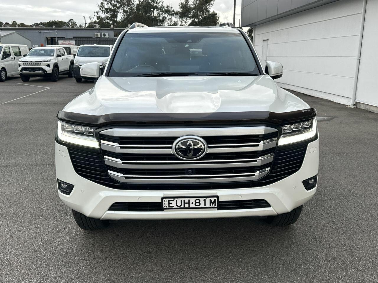 2022 Toyota Landcruiser VX in White