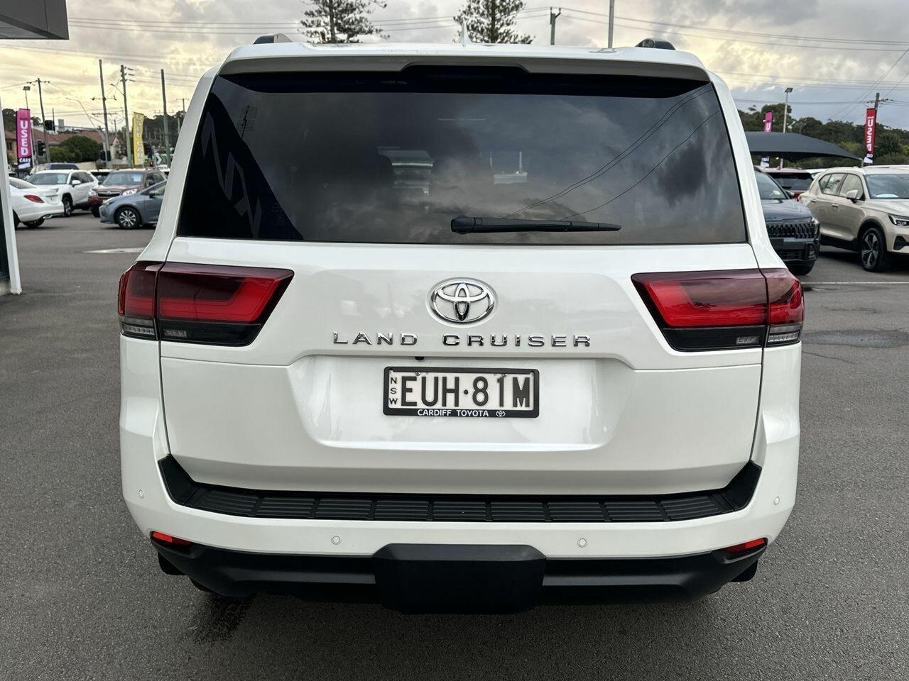 2022 Toyota Landcruiser VX in White