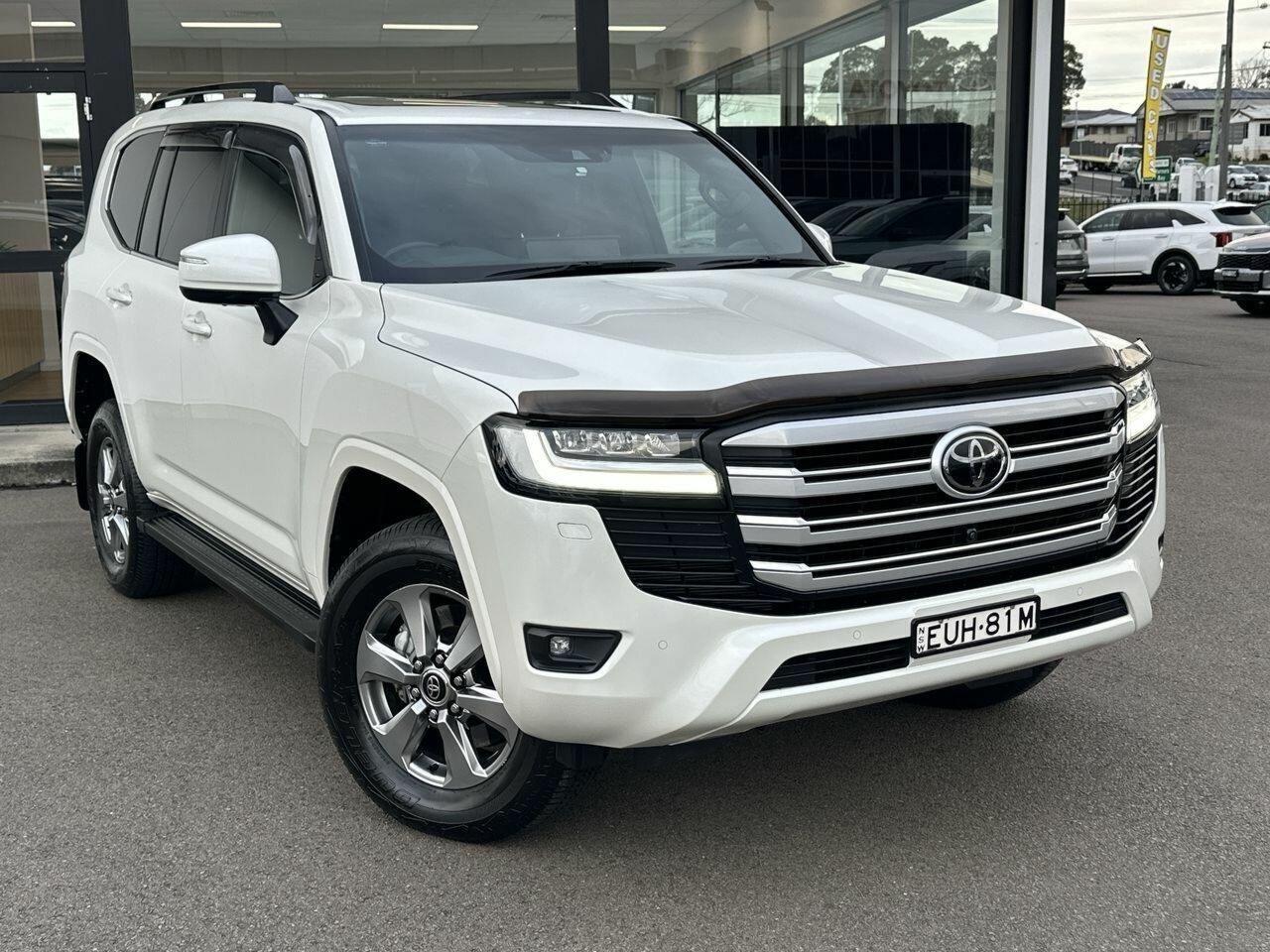 2022 Toyota Landcruiser VX in White