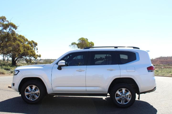2022 Toyota Landcruiser 300 VX in White