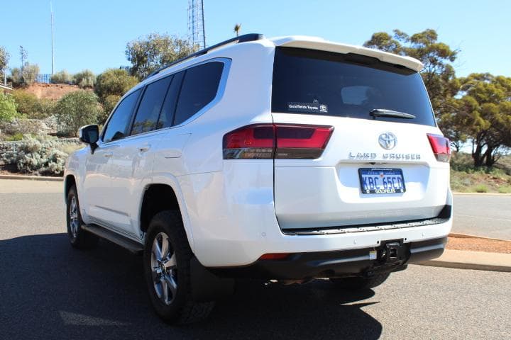 2022 Toyota Landcruiser 300 VX in White