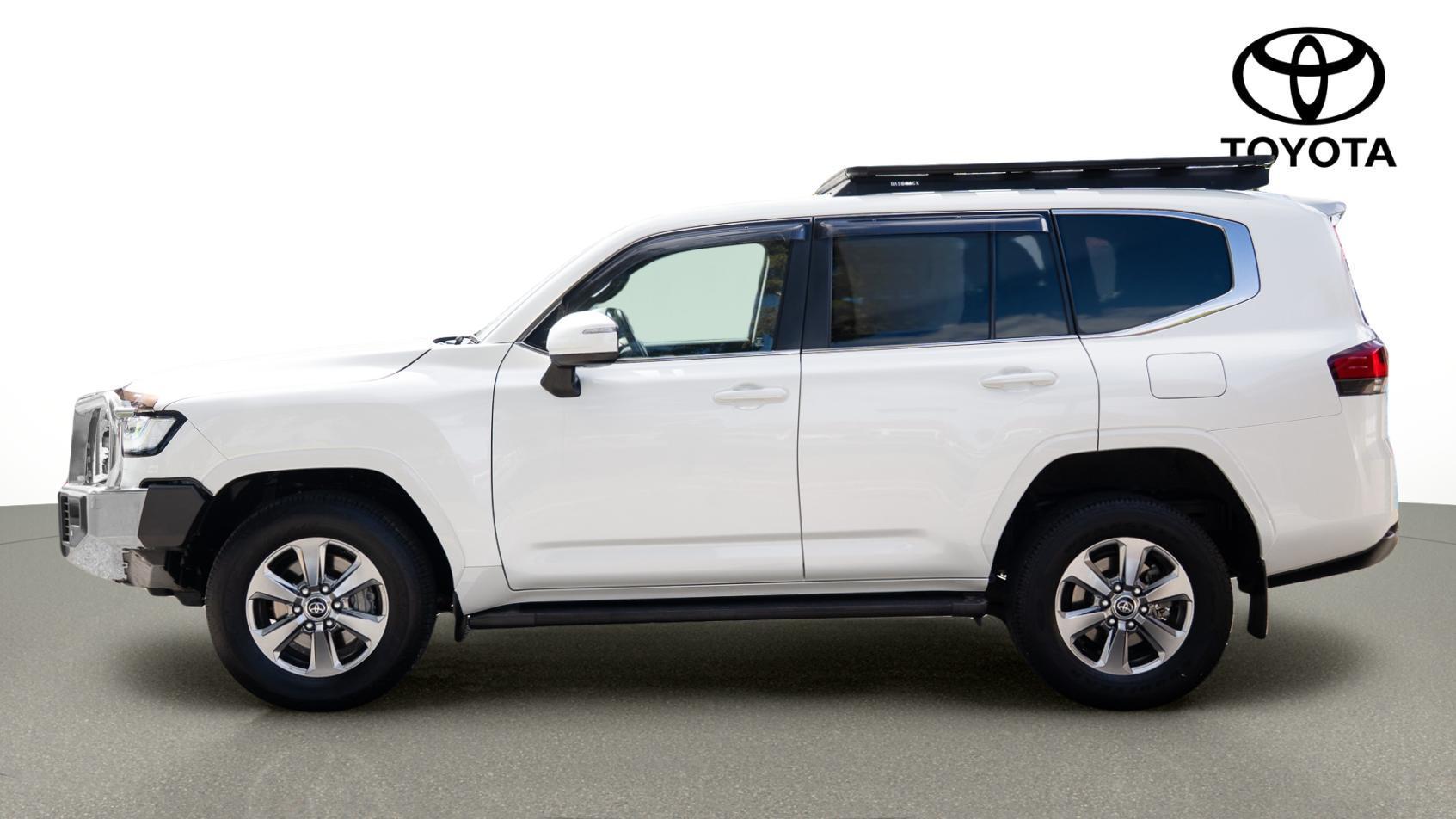 2022 Toyota Landcruiser VX in White