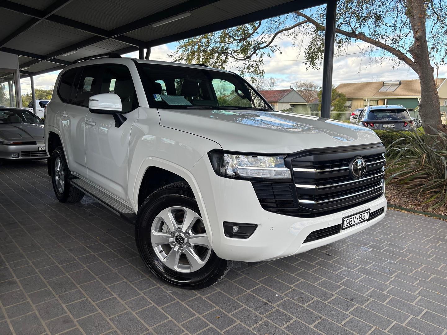 2023 Toyota Landcruiser GXL in White