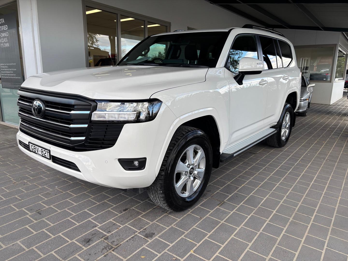 2023 Toyota Landcruiser GXL in White
