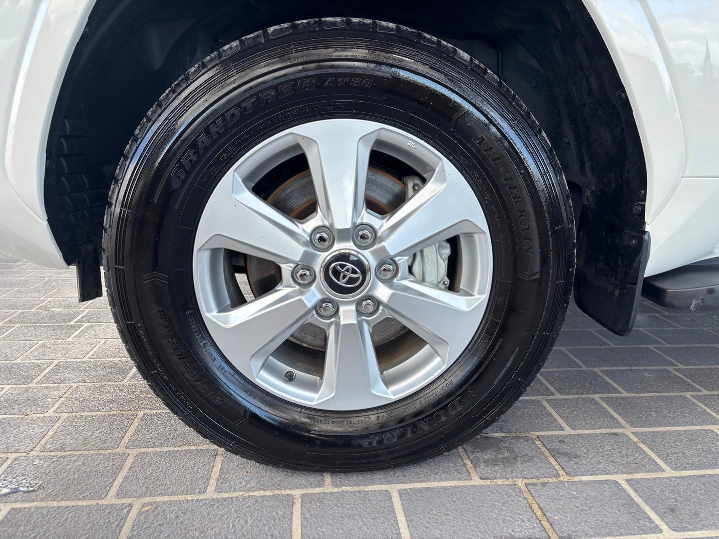 2023 Toyota Landcruiser GXL in White