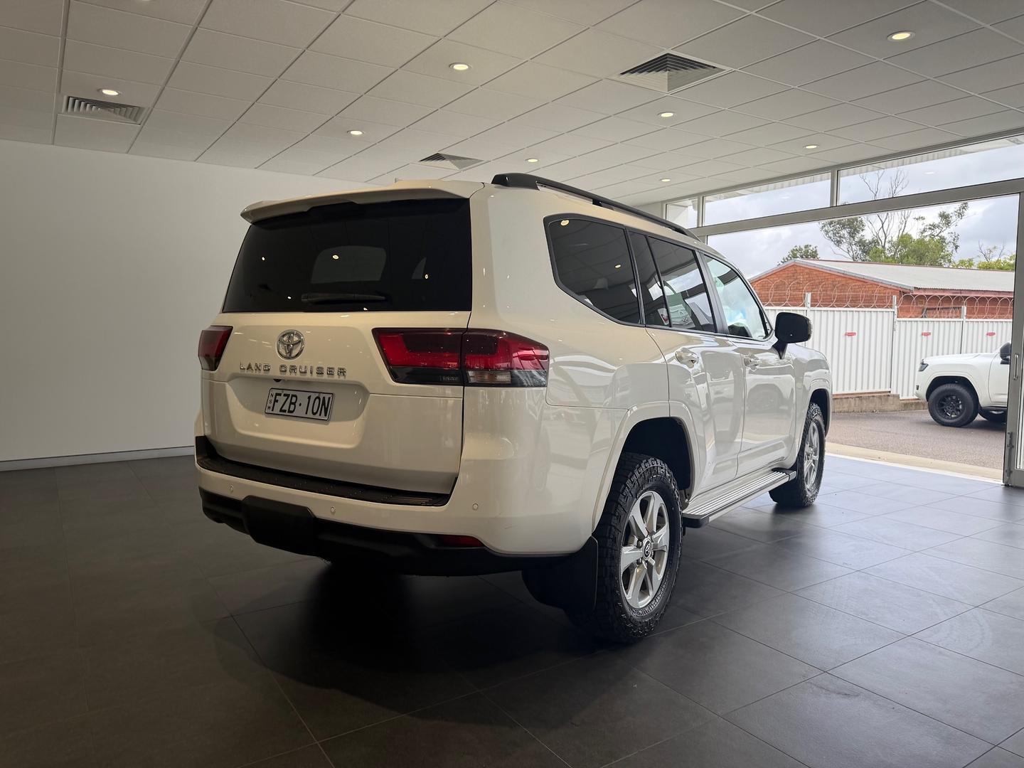 2023 Toyota Landcruiser GXL in White