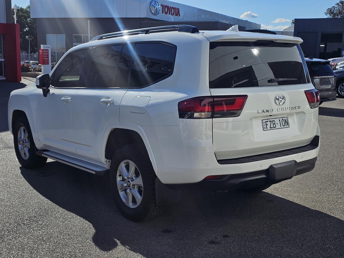 2023 Toyota Landcruiser GXL in White