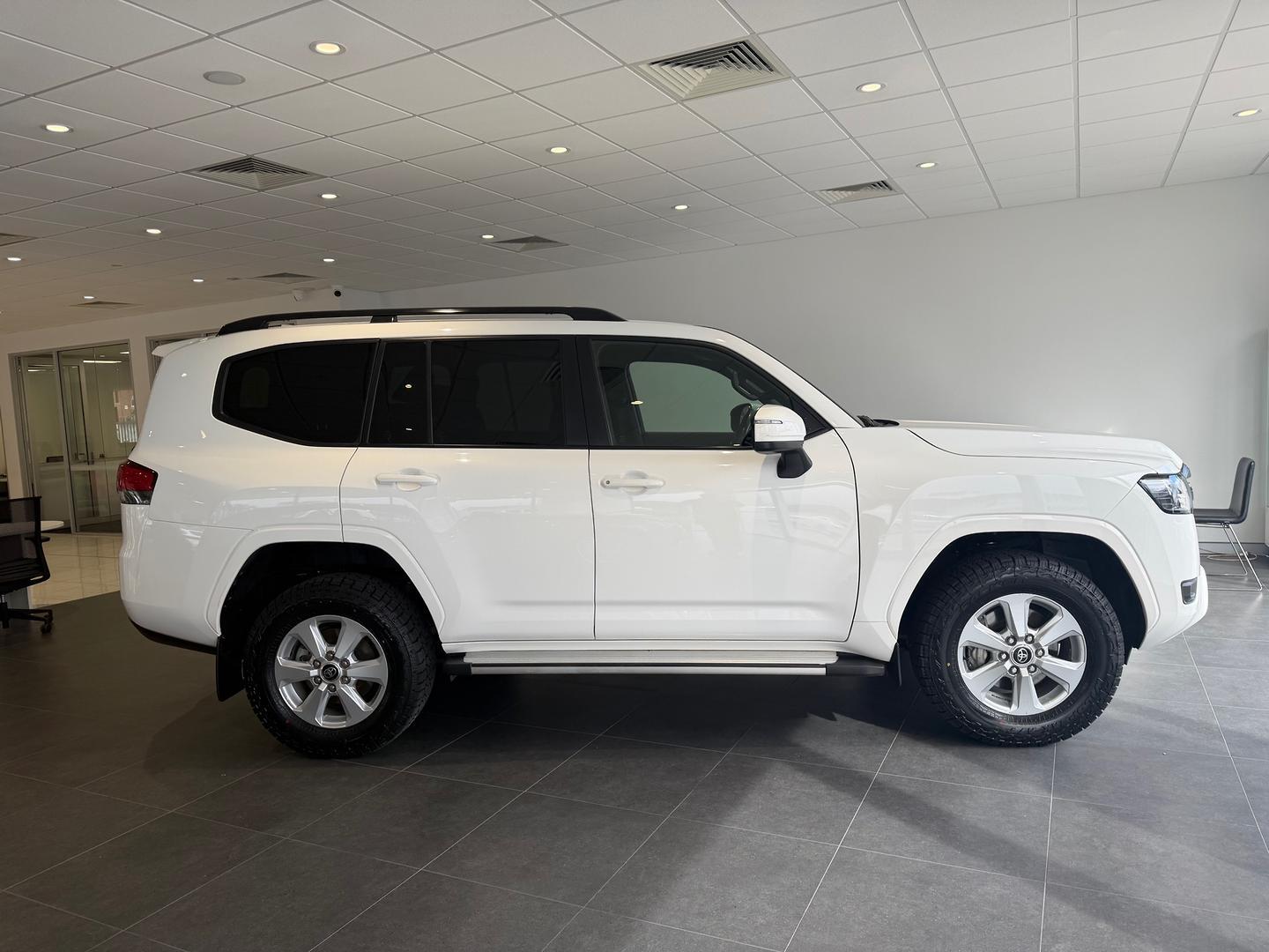 2023 Toyota Landcruiser GXL in White