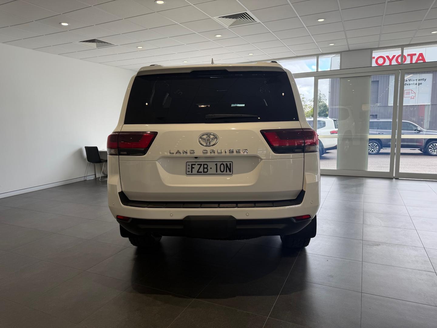 2023 Toyota Landcruiser GXL in White