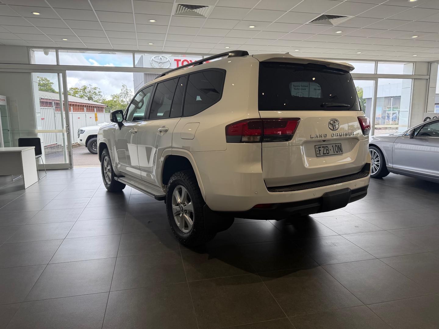 2023 Toyota Landcruiser GXL in White