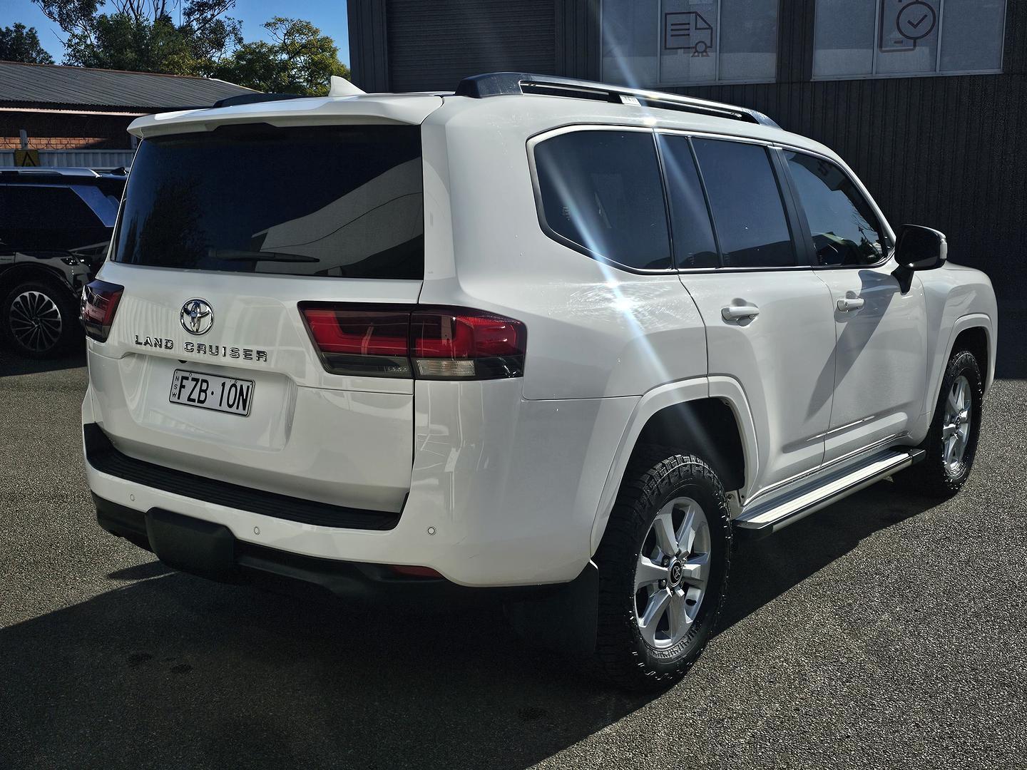 2023 Toyota Landcruiser GXL in White