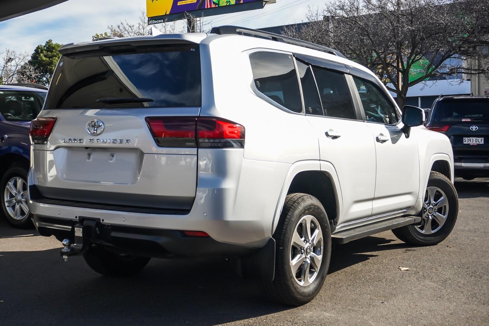 2023 Toyota Landcruiser VX in Silver