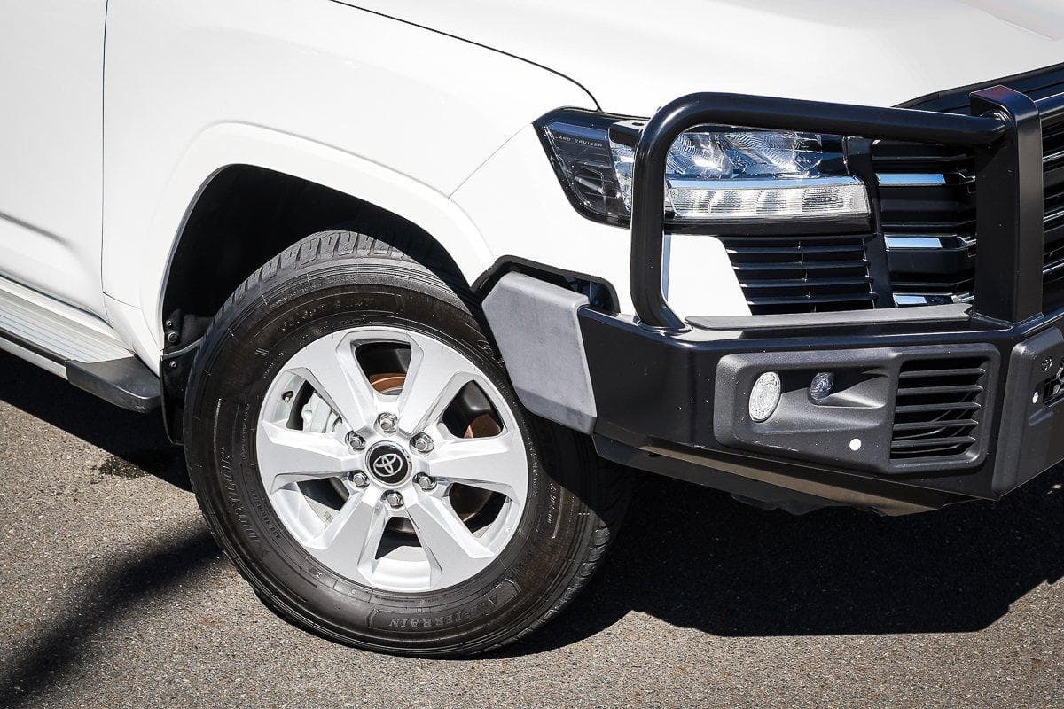 2023 Toyota Landcruiser GXL in White
