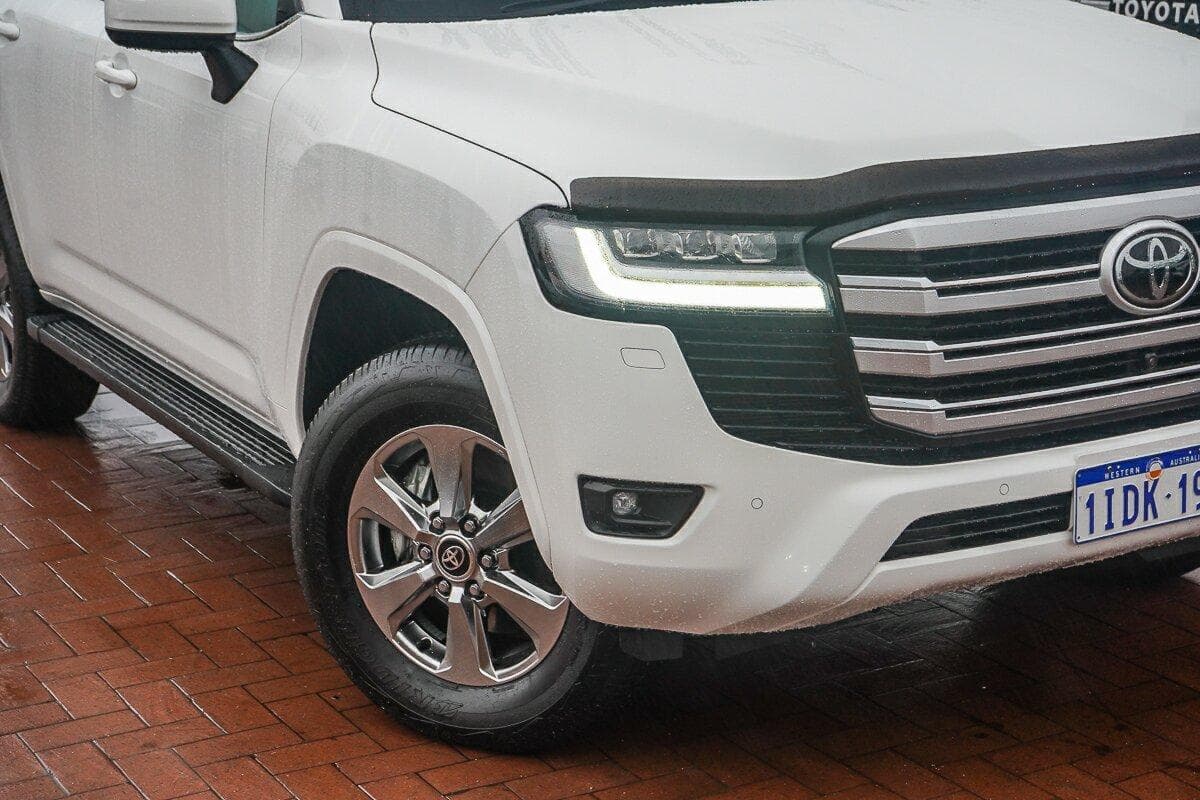 2024 Toyota Landcruiser VX in White