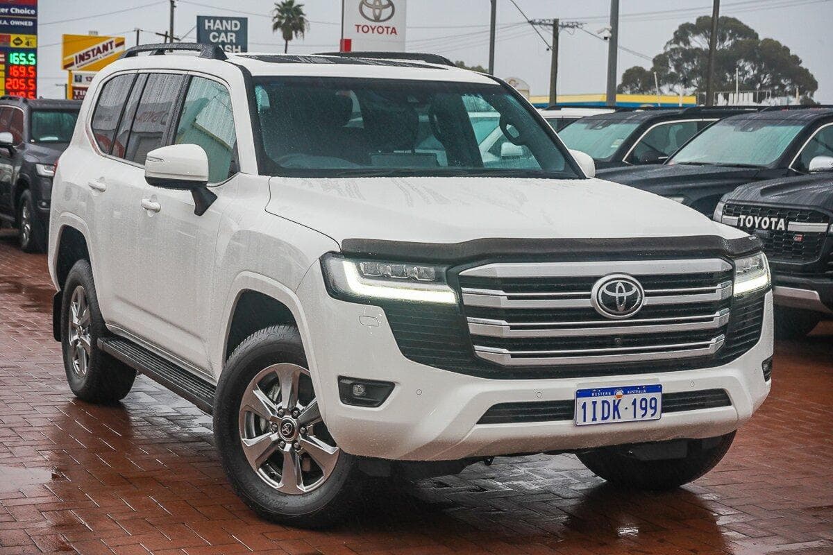2024 Toyota Landcruiser VX in White
