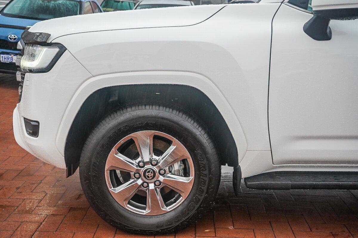 2024 Toyota Landcruiser VX in White