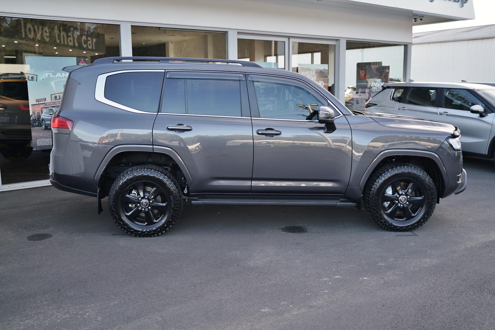2024 Toyota Landcruiser VX in Silver