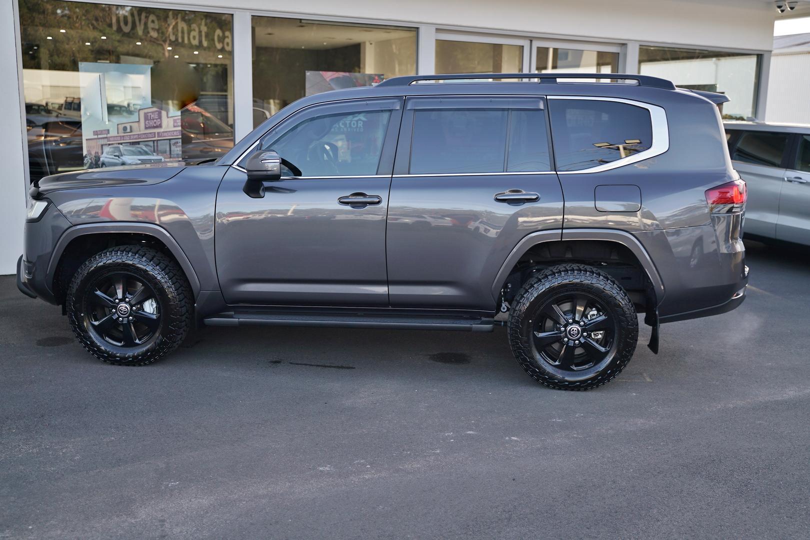 2024 Toyota Landcruiser VX in Silver
