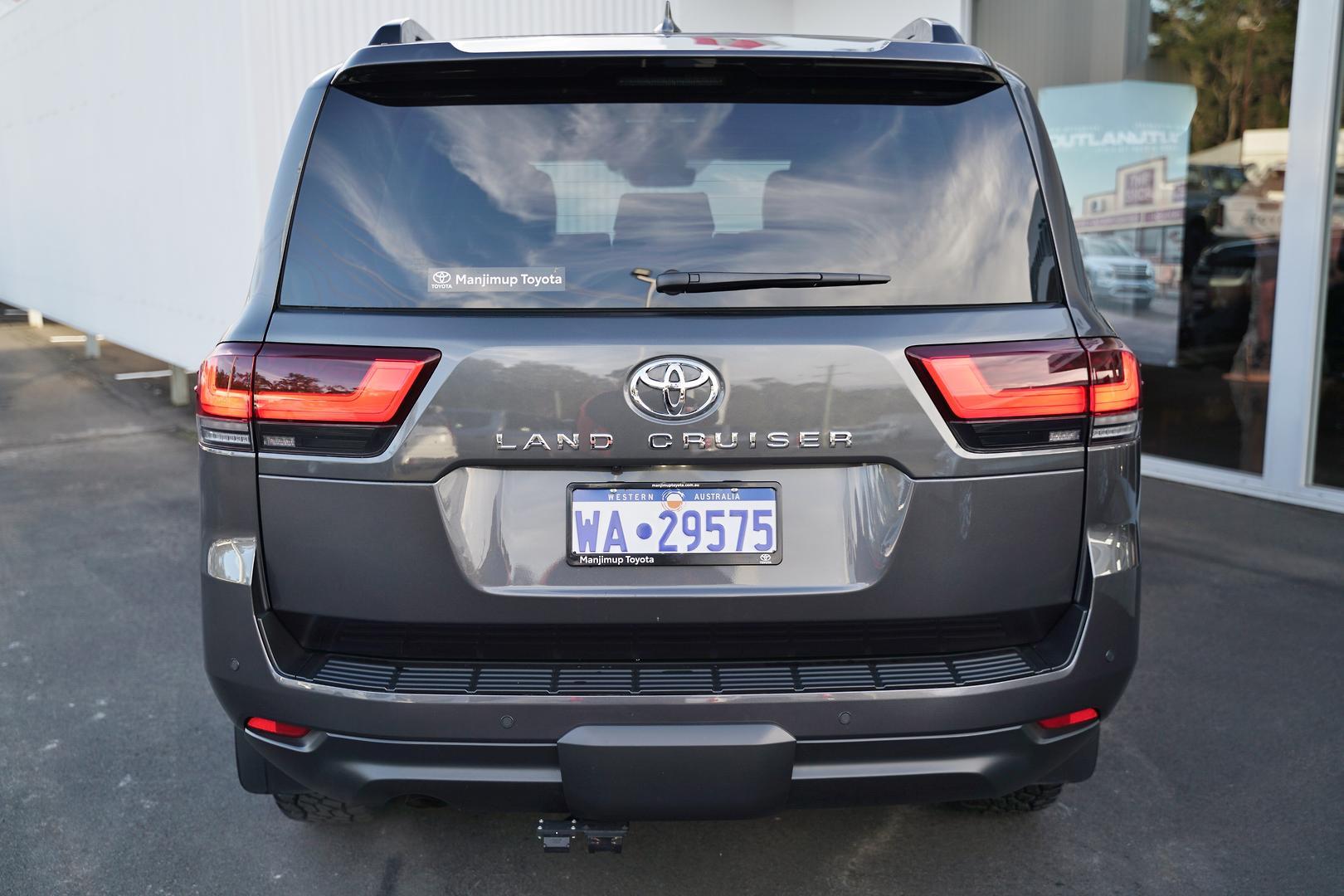 2024 Toyota Landcruiser VX in Silver