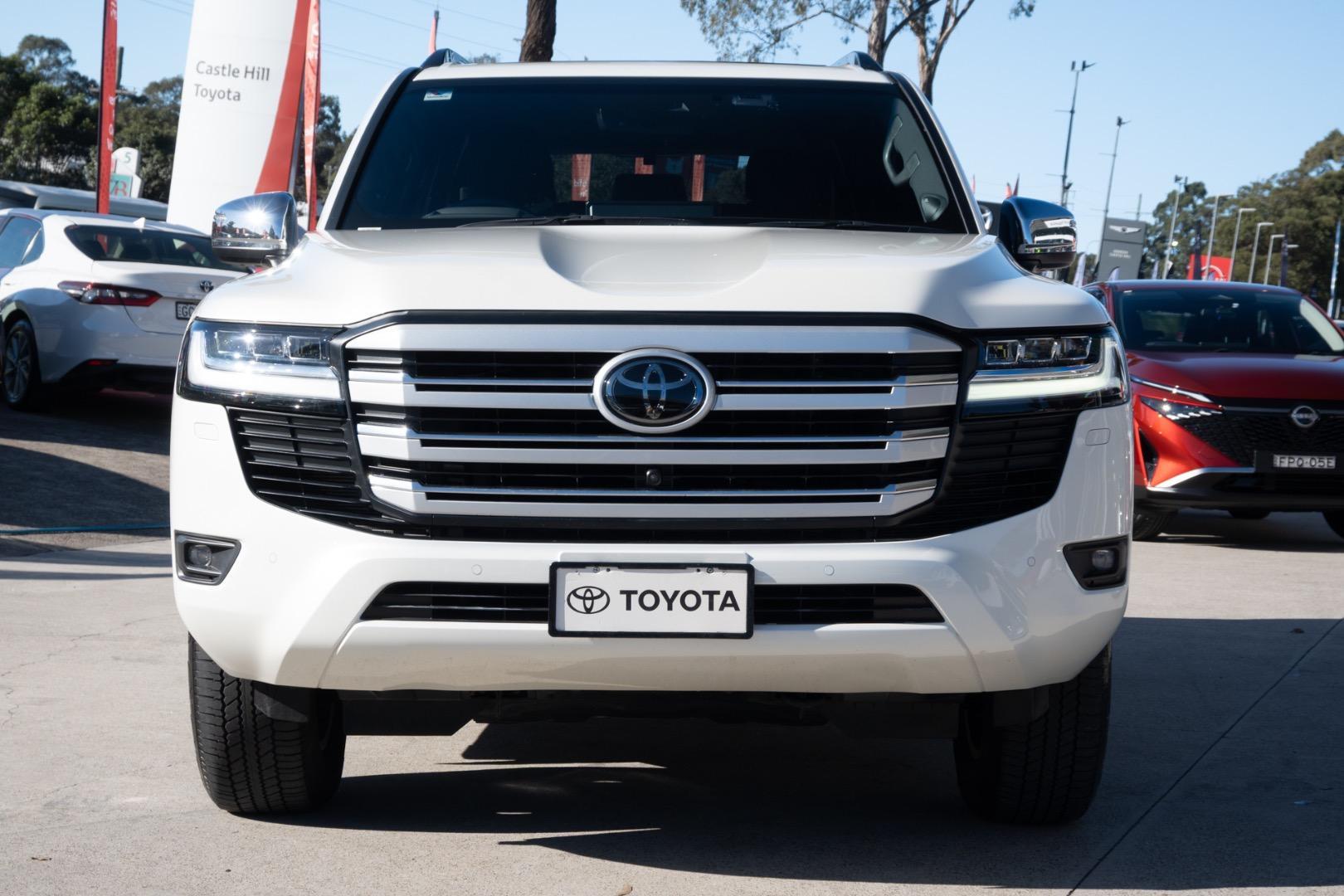 2024 Toyota Landcruiser Sahara in White