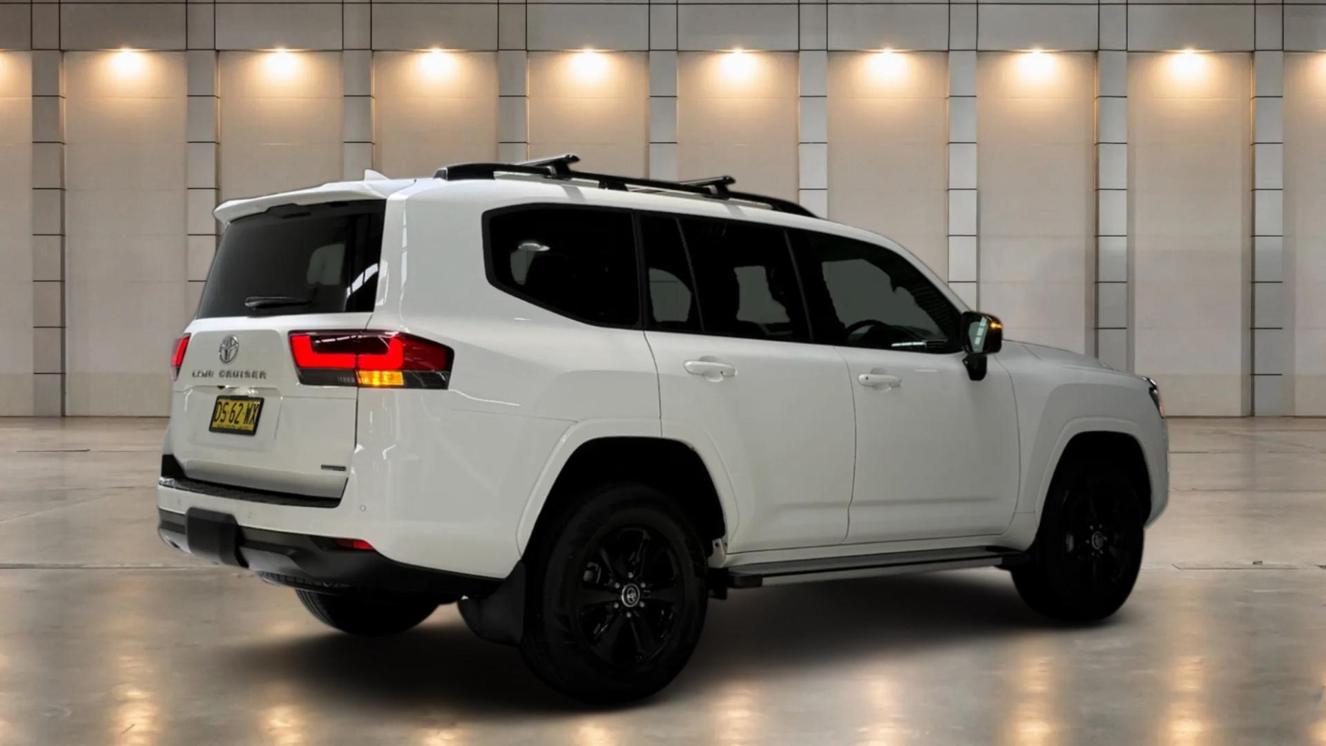 2024 Toyota Landcruiser GXL in White