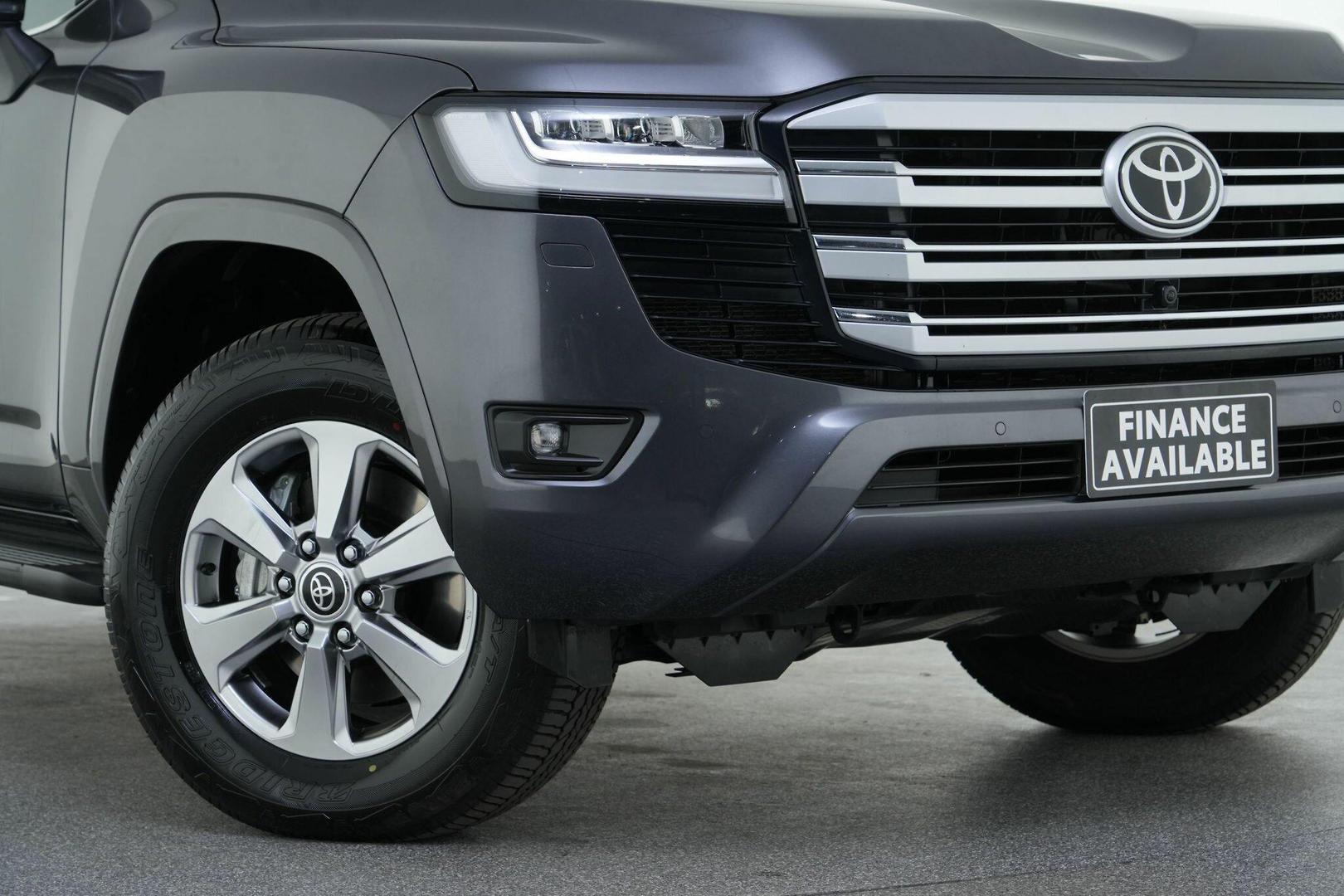 2025 Toyota Landcruiser VX in Silver