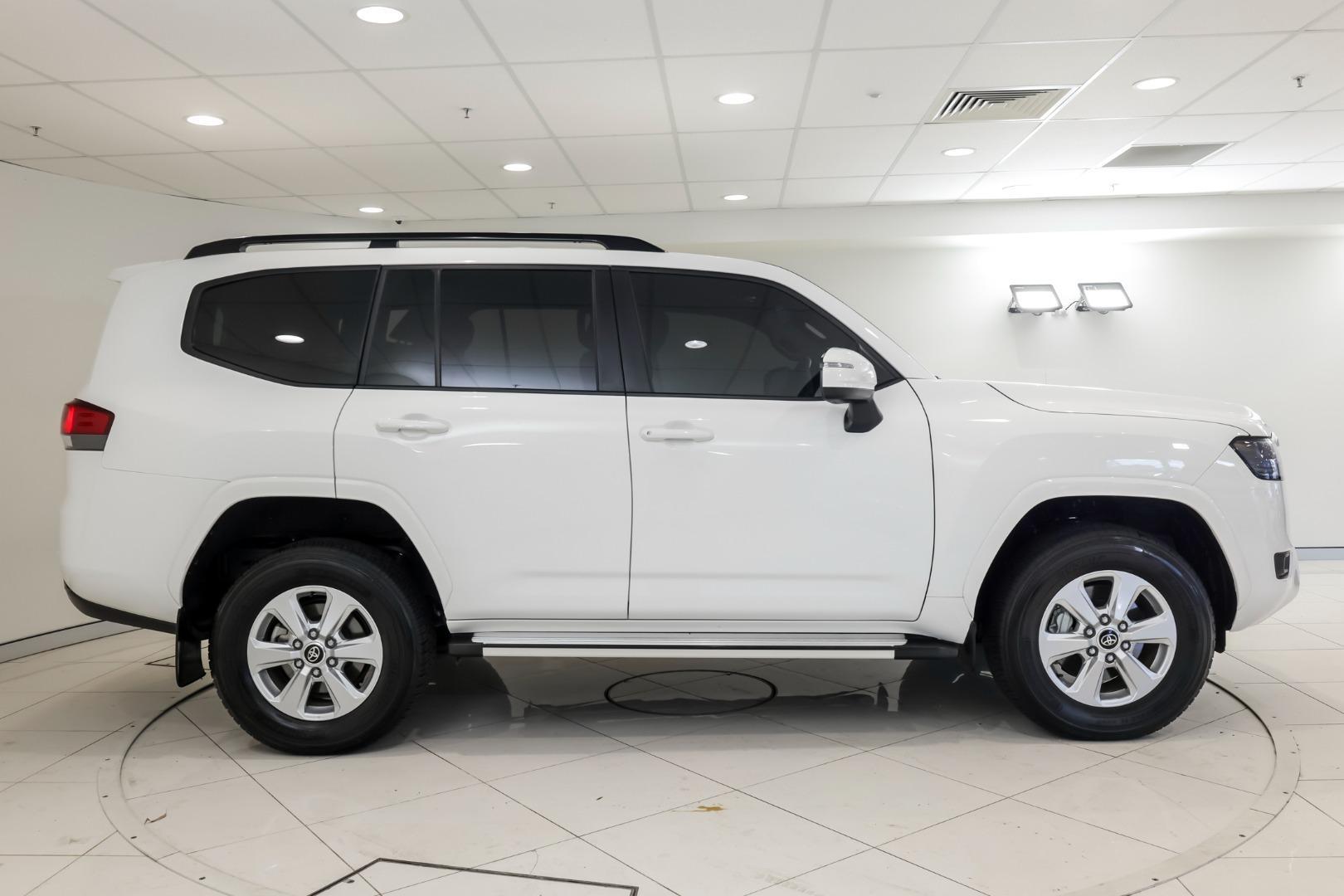 2025 Toyota Landcruiser GXL in White