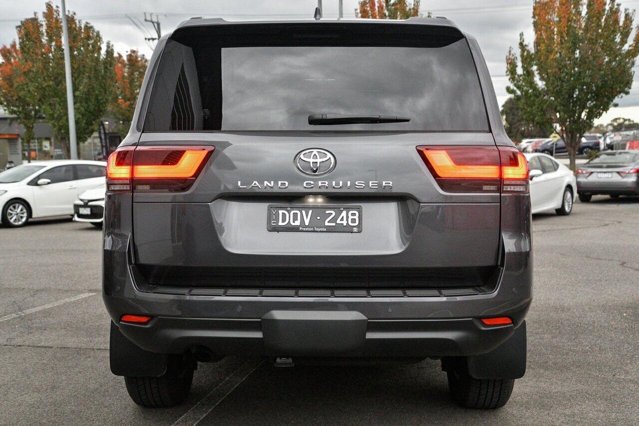 2025 Toyota Landcruiser VX in Silver