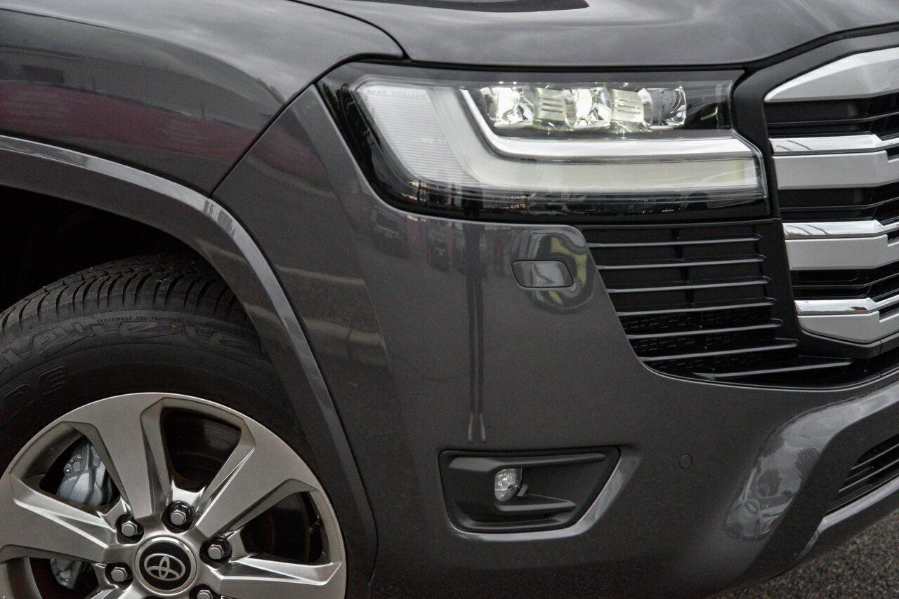 2025 Toyota Landcruiser VX in Silver