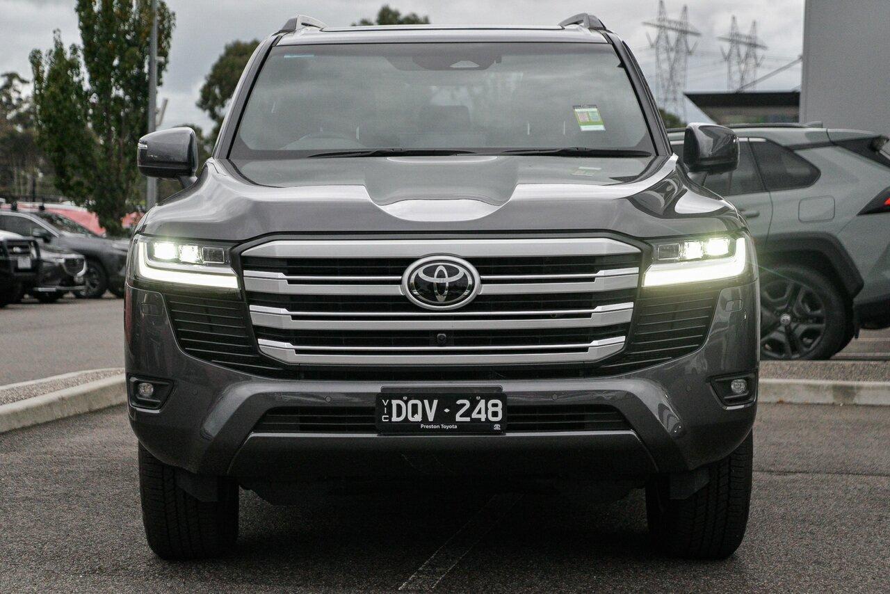2025 Toyota Landcruiser VX in Silver
