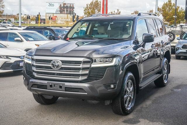 2026 Toyota Landcruiser VX in Silver