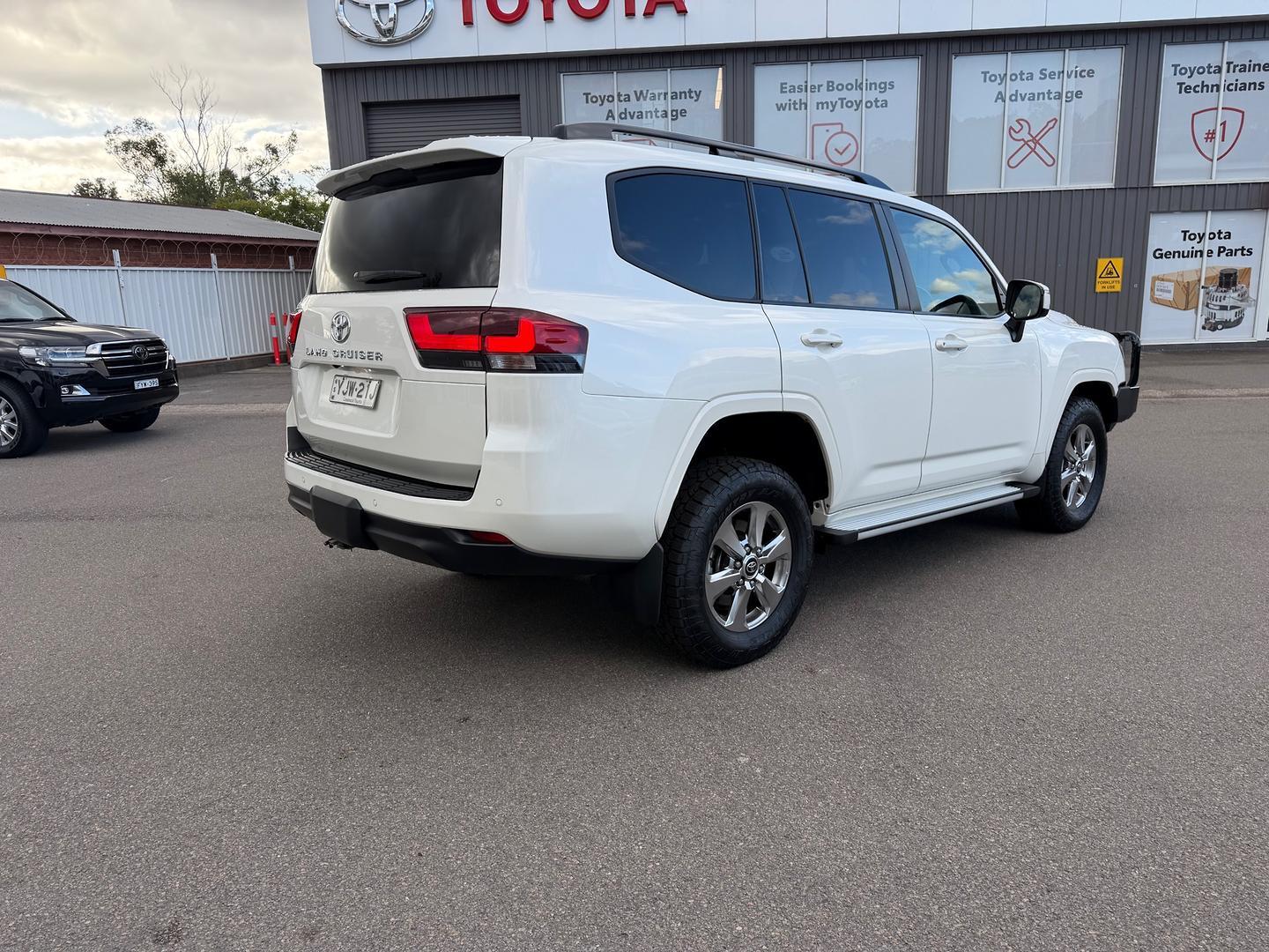 2021 Toyota Landcruiser 300 GXL in White
