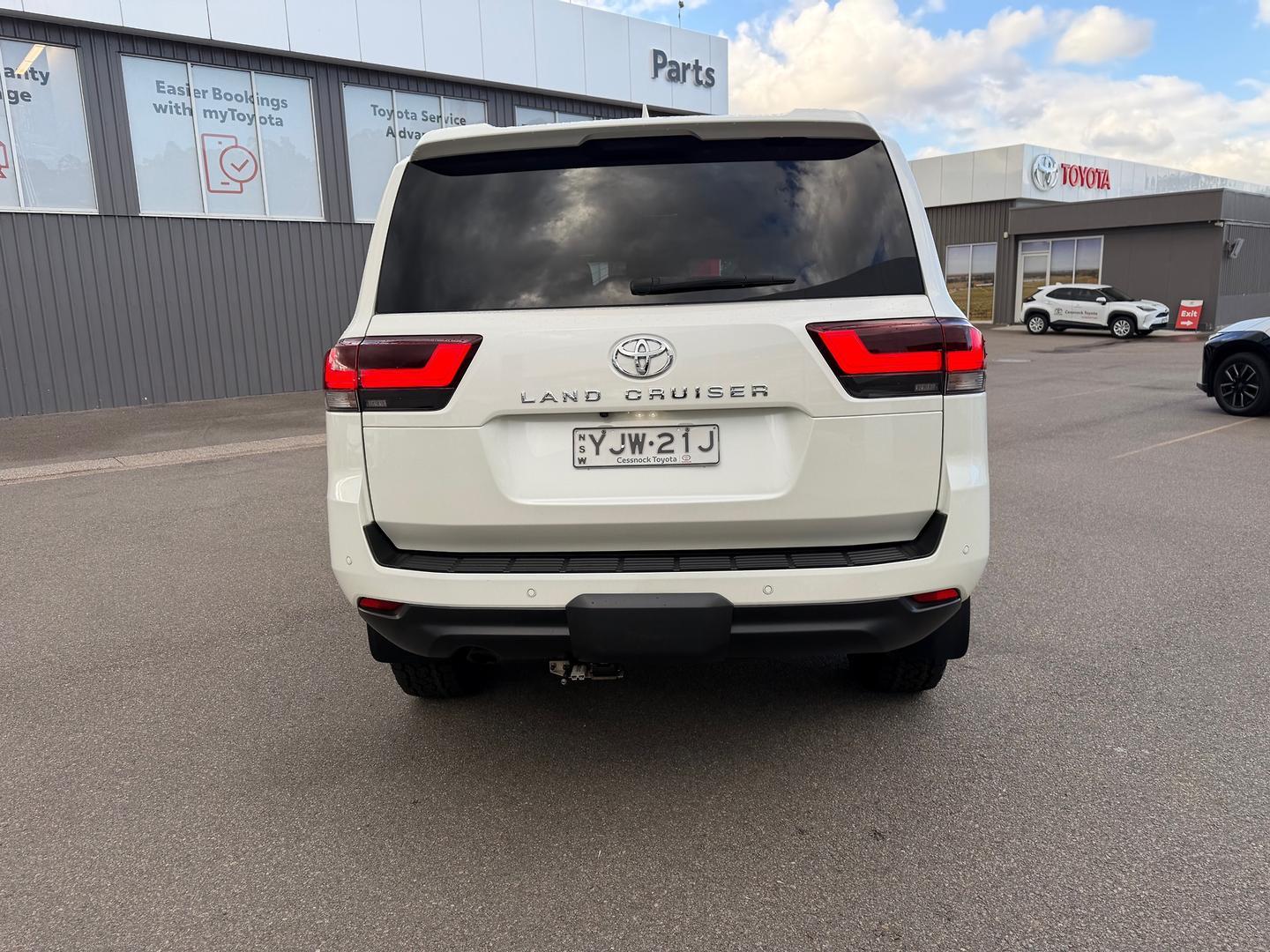 2021 Toyota Landcruiser 300 GXL in White