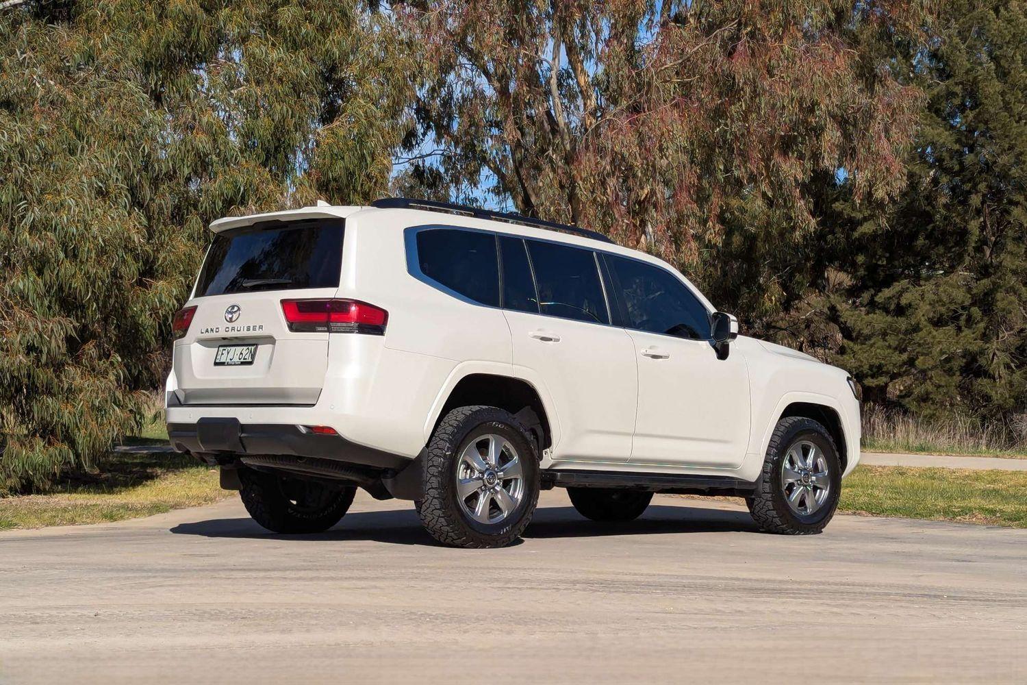 2022 Toyota Landcruiser VX in White