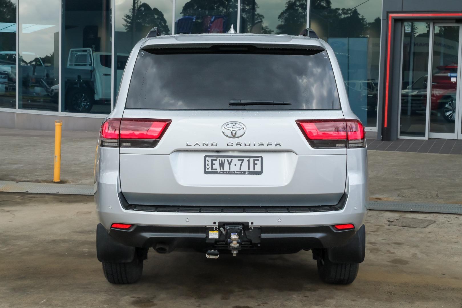2022 Toyota Landcruiser VX in Silver