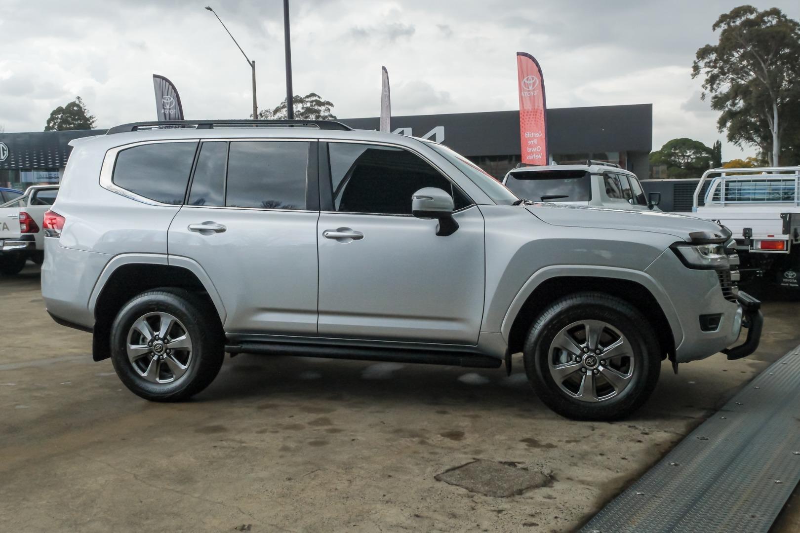 2022 Toyota Landcruiser VX in Silver