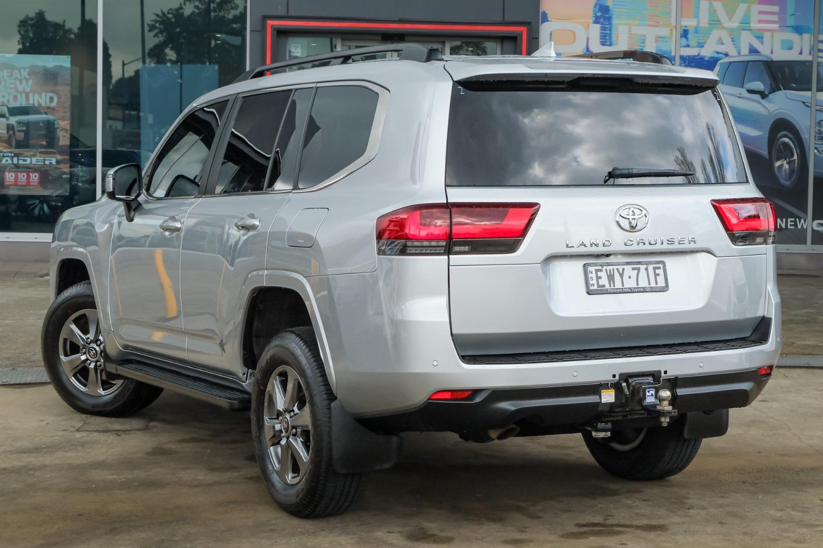 2022 Toyota Landcruiser VX in Silver