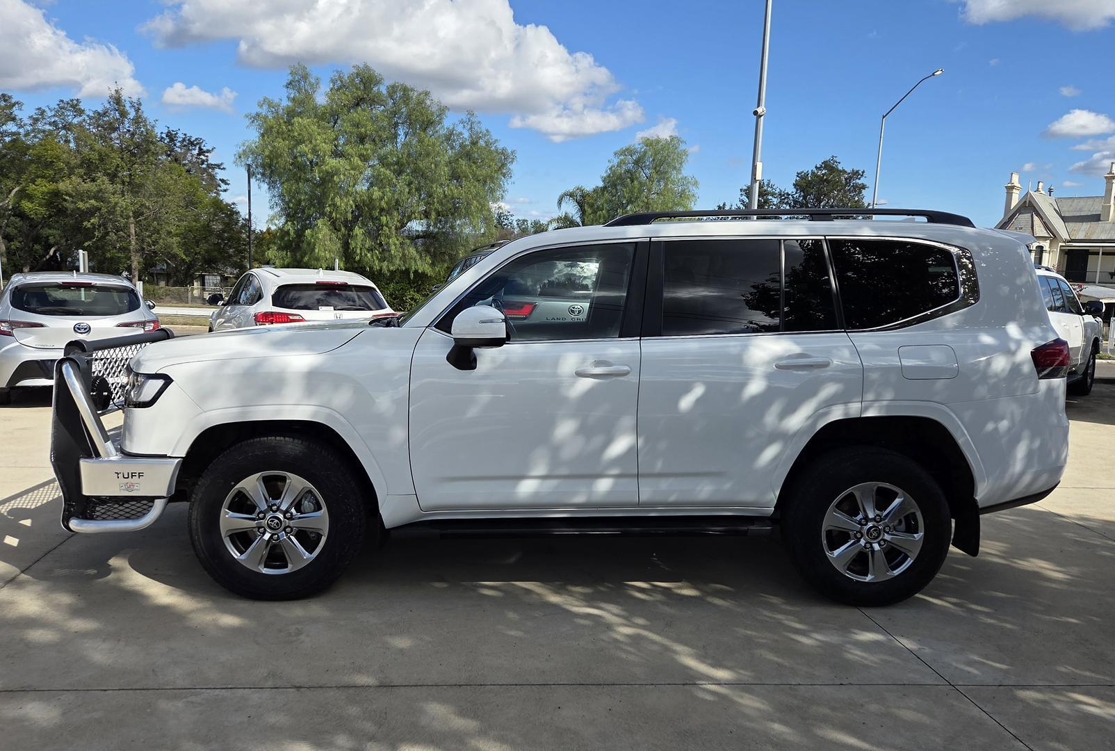 2023 Toyota Landcruiser VX in White