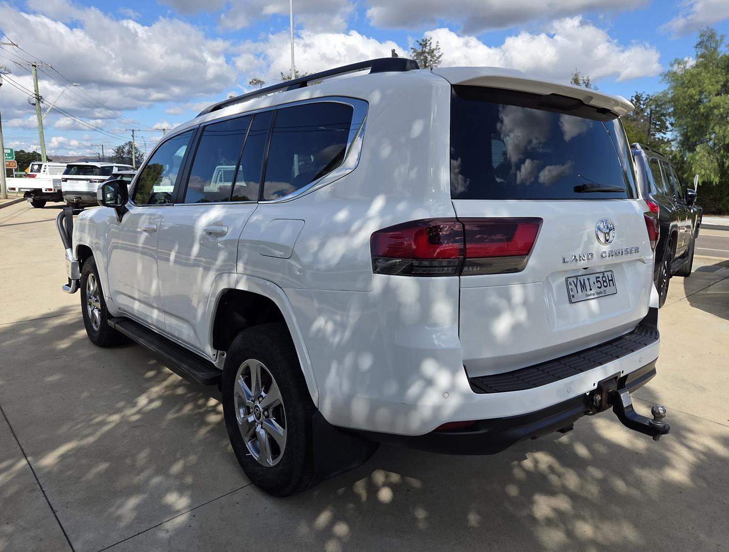 2023 Toyota Landcruiser VX in White