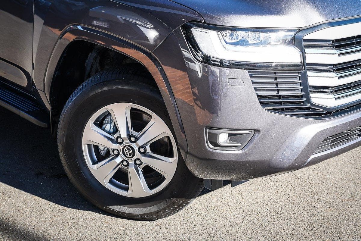 2024 Toyota Landcruiser VX in Silver
