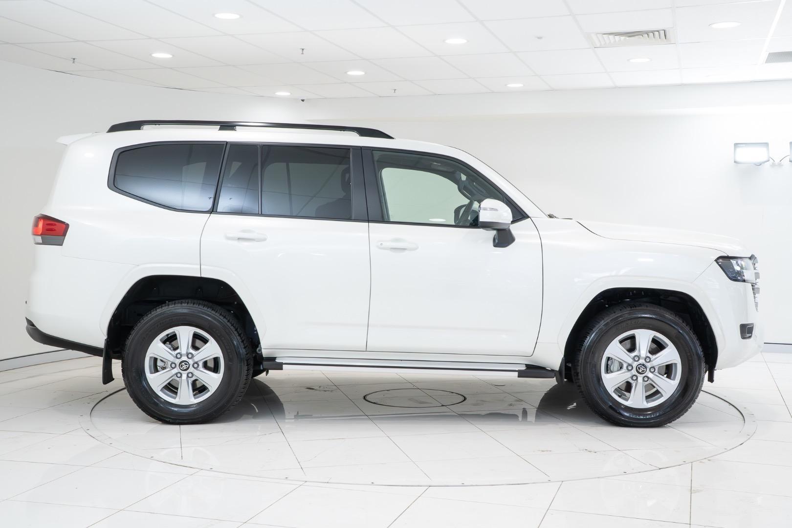 2025 Toyota Landcruiser GXL in White