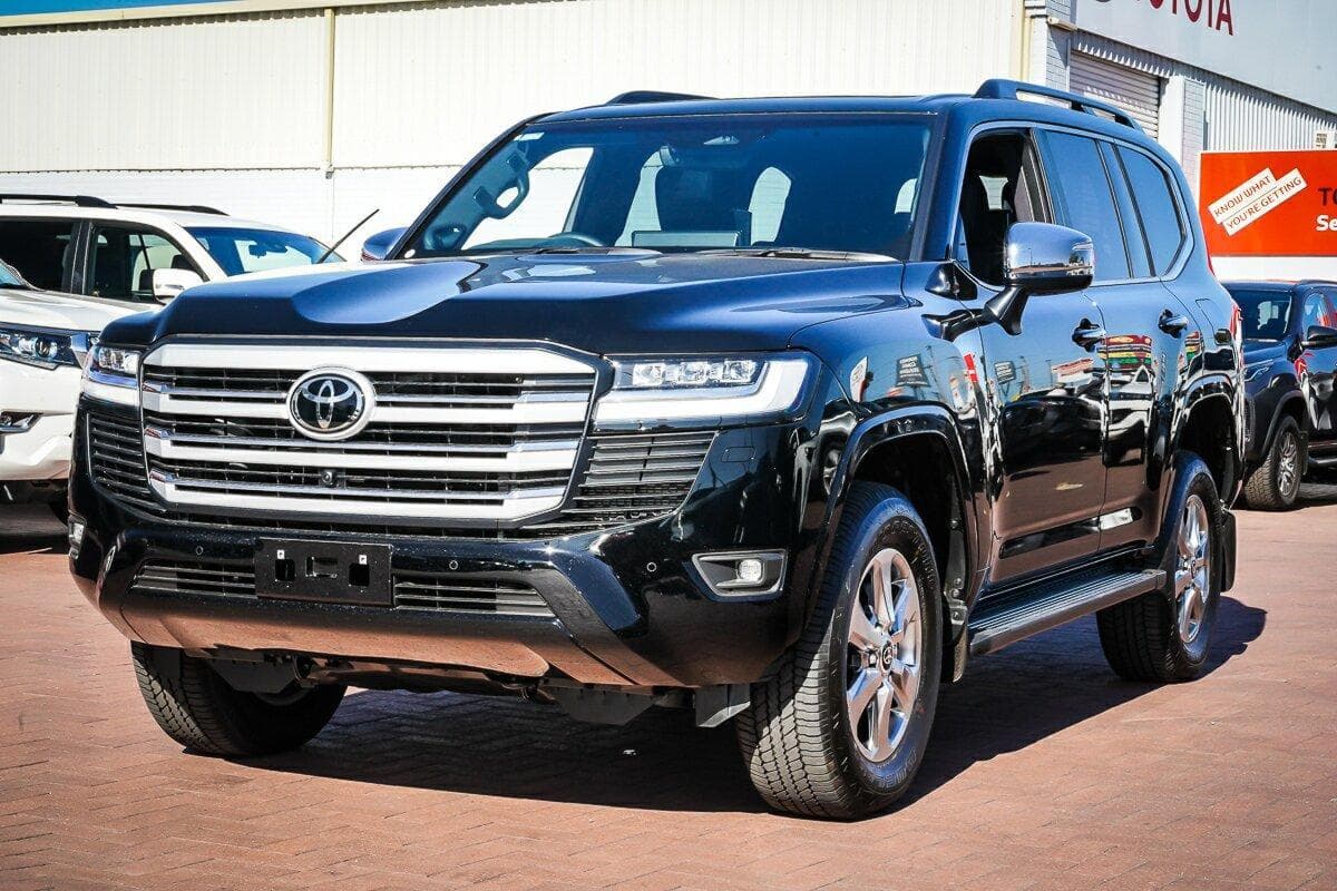 2025 Toyota Landcruiser Sahara in Black