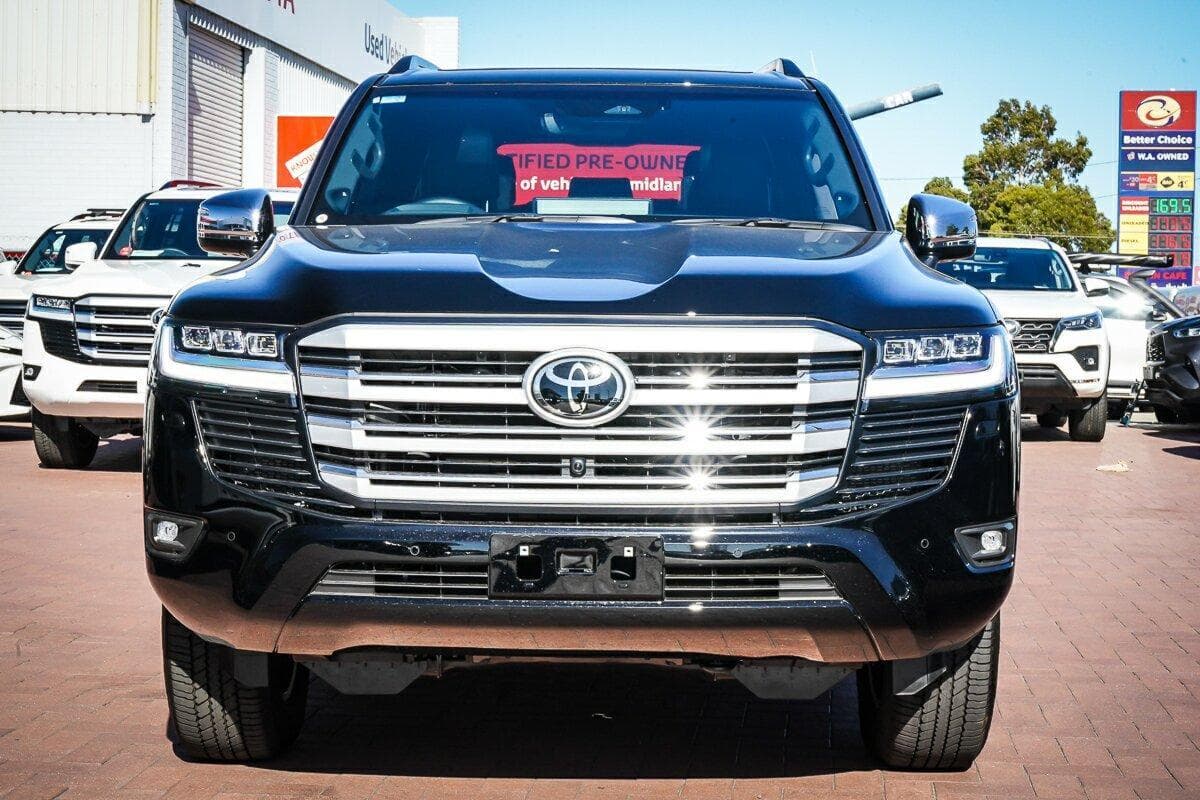 2025 Toyota Landcruiser Sahara in Black