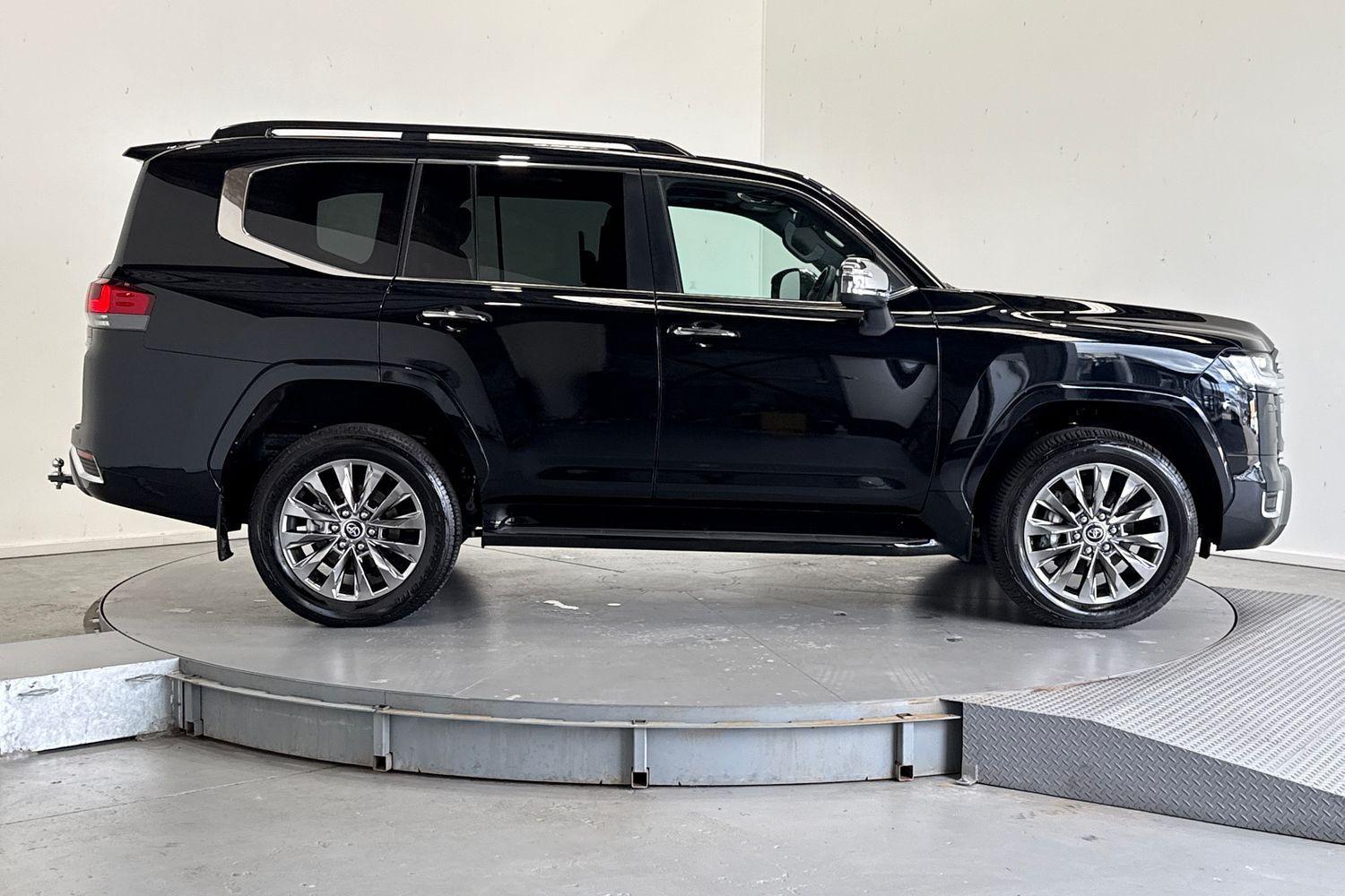 2025 Toyota Landcruiser Sahara ZX in Black