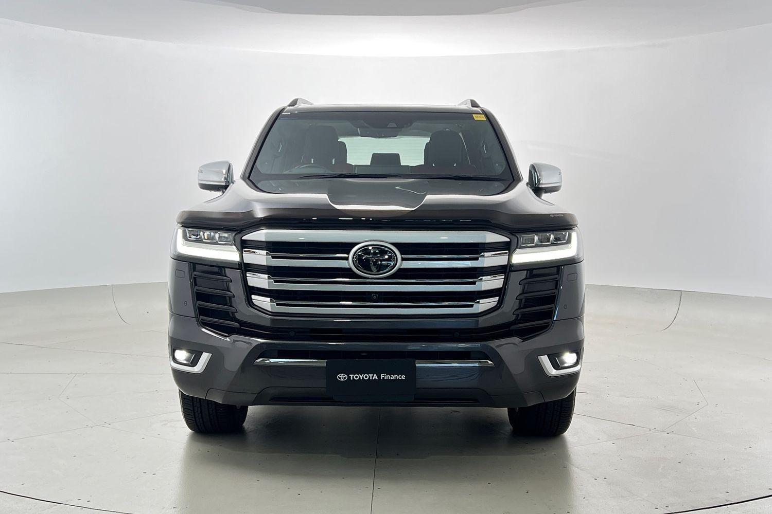 2022 Toyota Landcruiser Sahara ZX in Silver